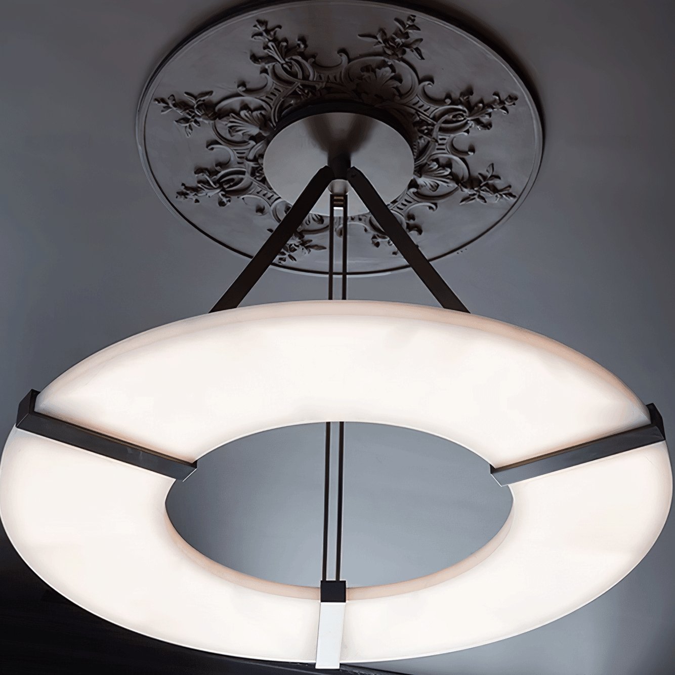 Suspension moderne Judson en Albâtre Noir et blanc