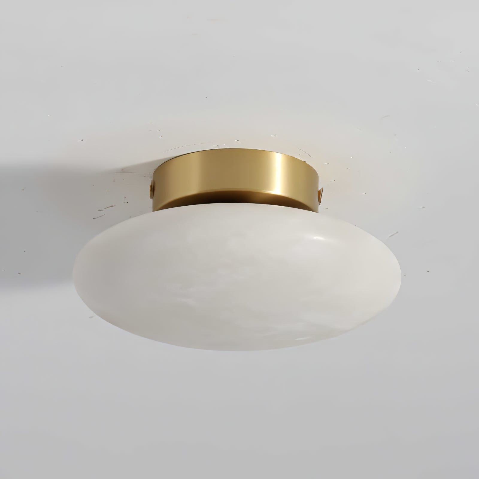 Plafonnier moderne Tove en Albâtre Laiton et blanc