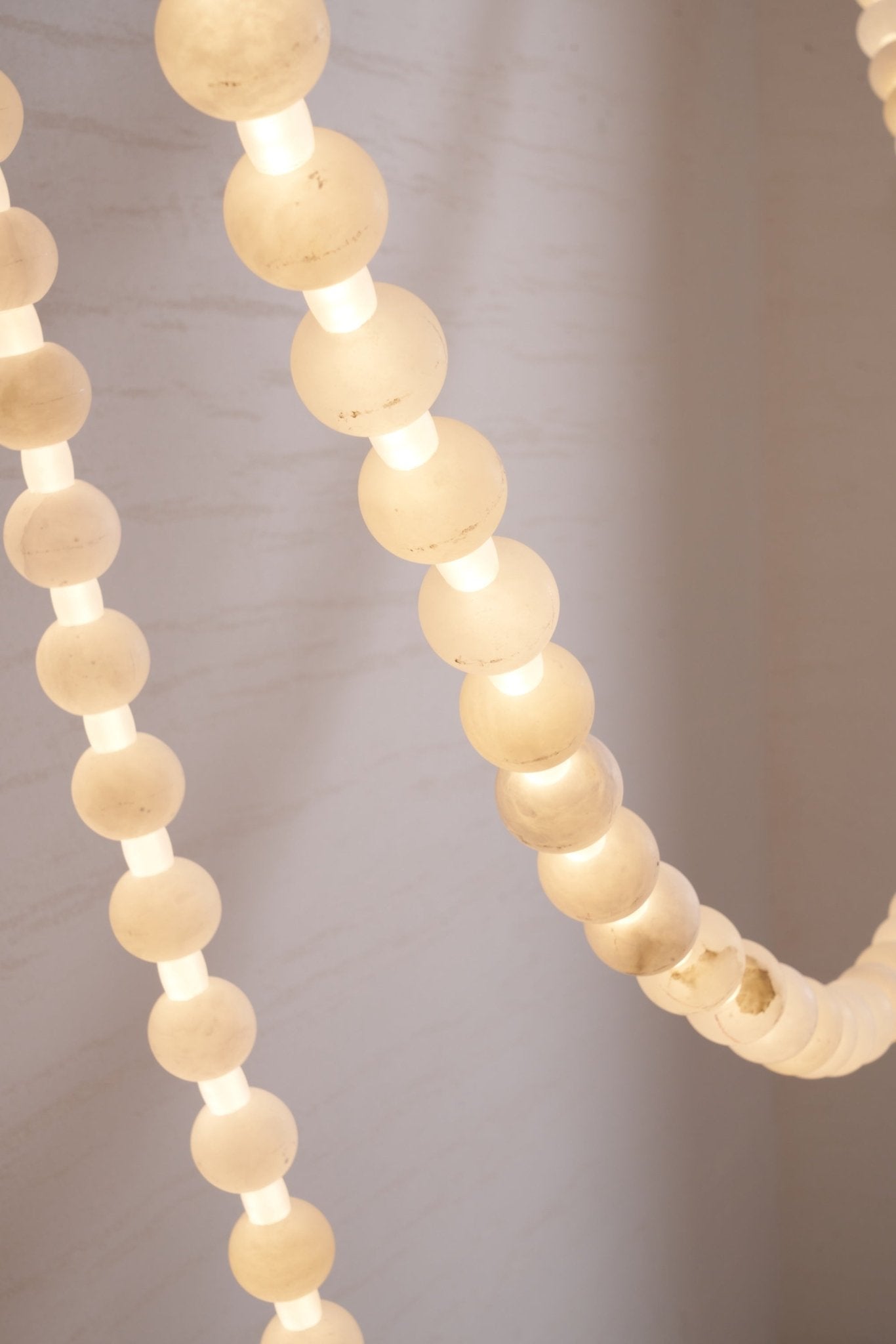 Lustre moderne Miska en Albâtre Or et blanc