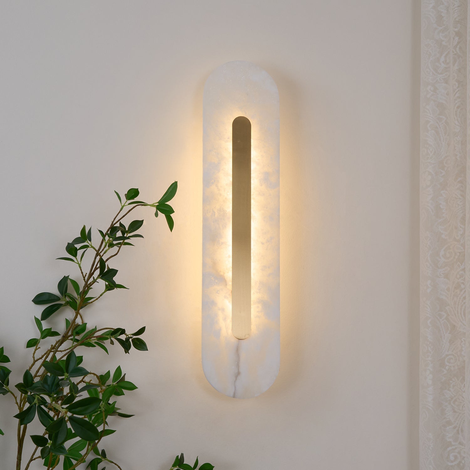 Applique murale moderne Fjolnir en Albâtre Blanc et laiton