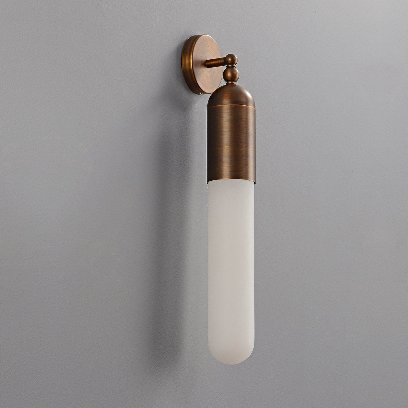 Applique murale moderne Saemund en Albâtre Retro laiton et blanc