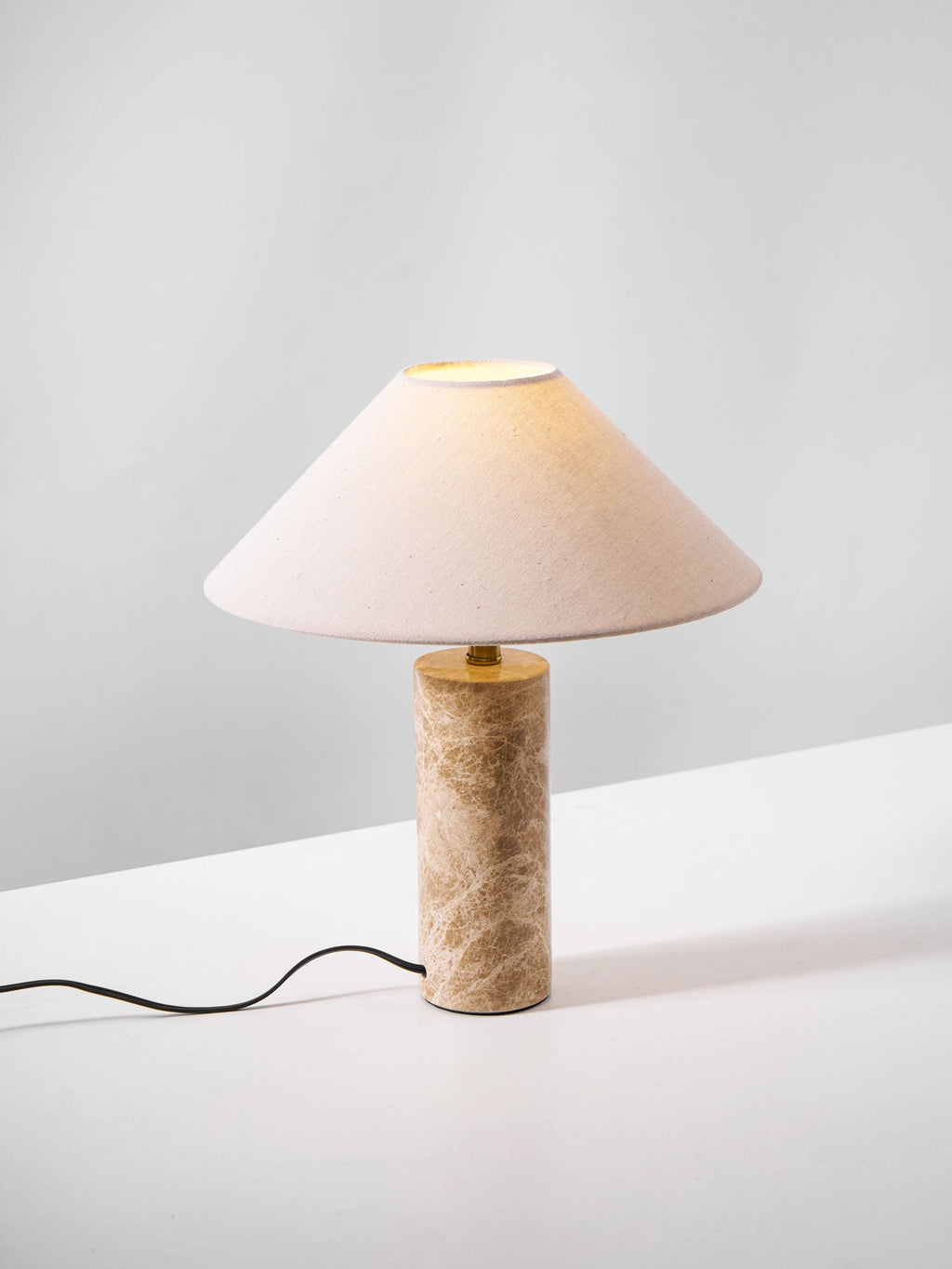 Lampe à poser moderne Wreston en pierre Beige et marbre Lampbase