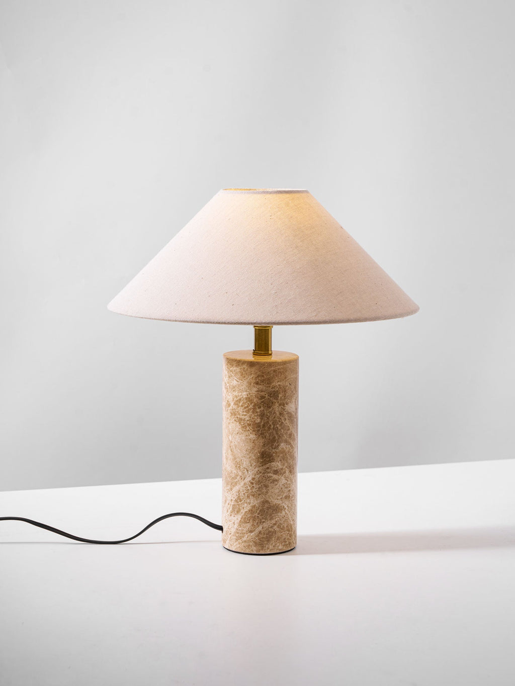 Lampe à poser moderne Wreston en pierre Beige et marbre Lampbase