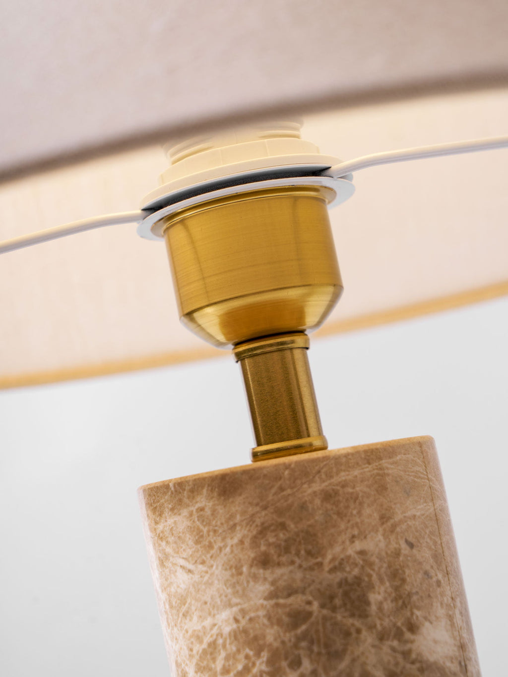 Lampe à poser moderne Wreston en pierre Beige et marbre Lampbase