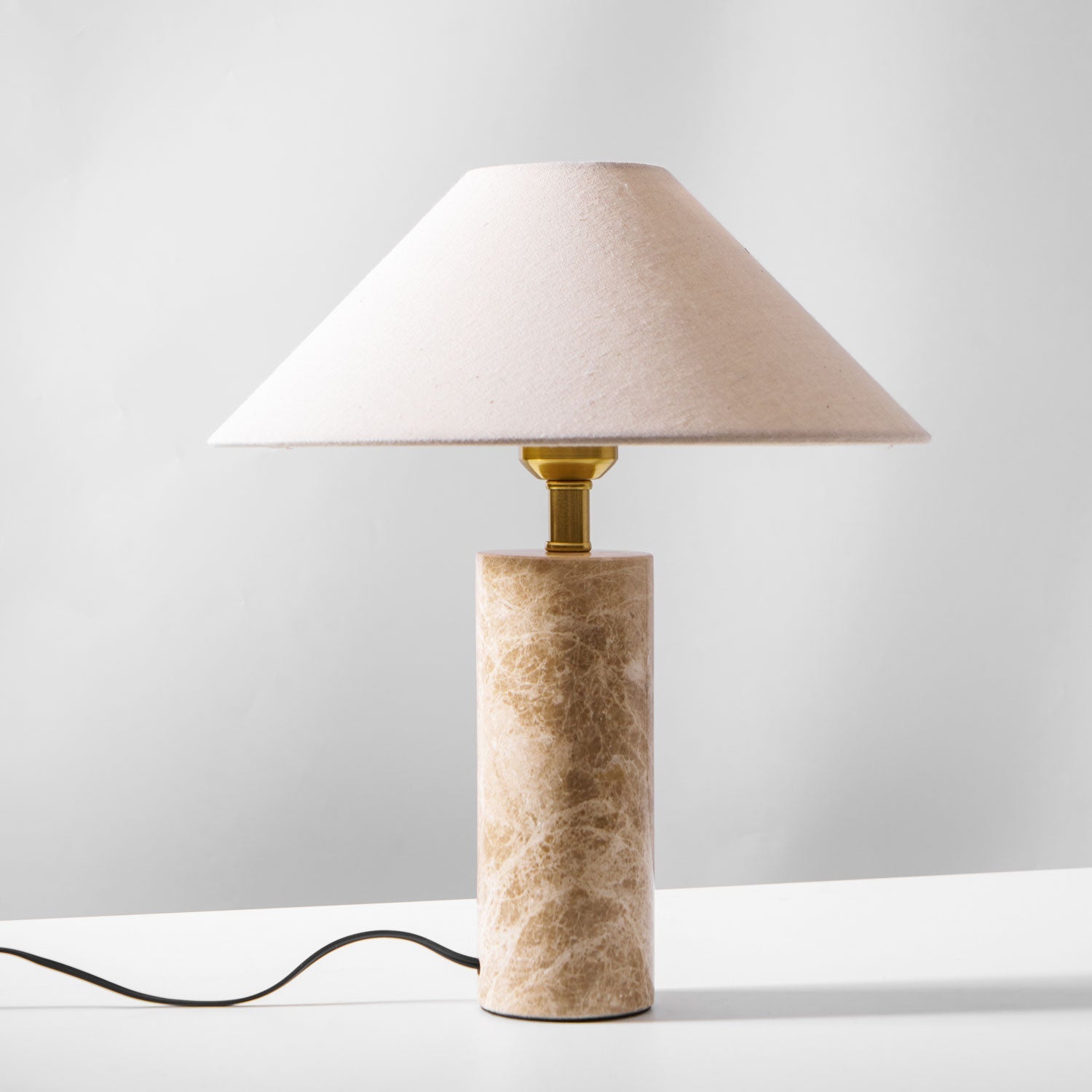Lampe à poser moderne Wreston en pierre Beige et marbre Lampbase