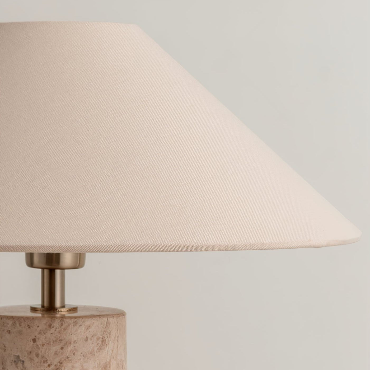 Lampe à poser moderne Wreston en pierre Beige et marbre Lampbase