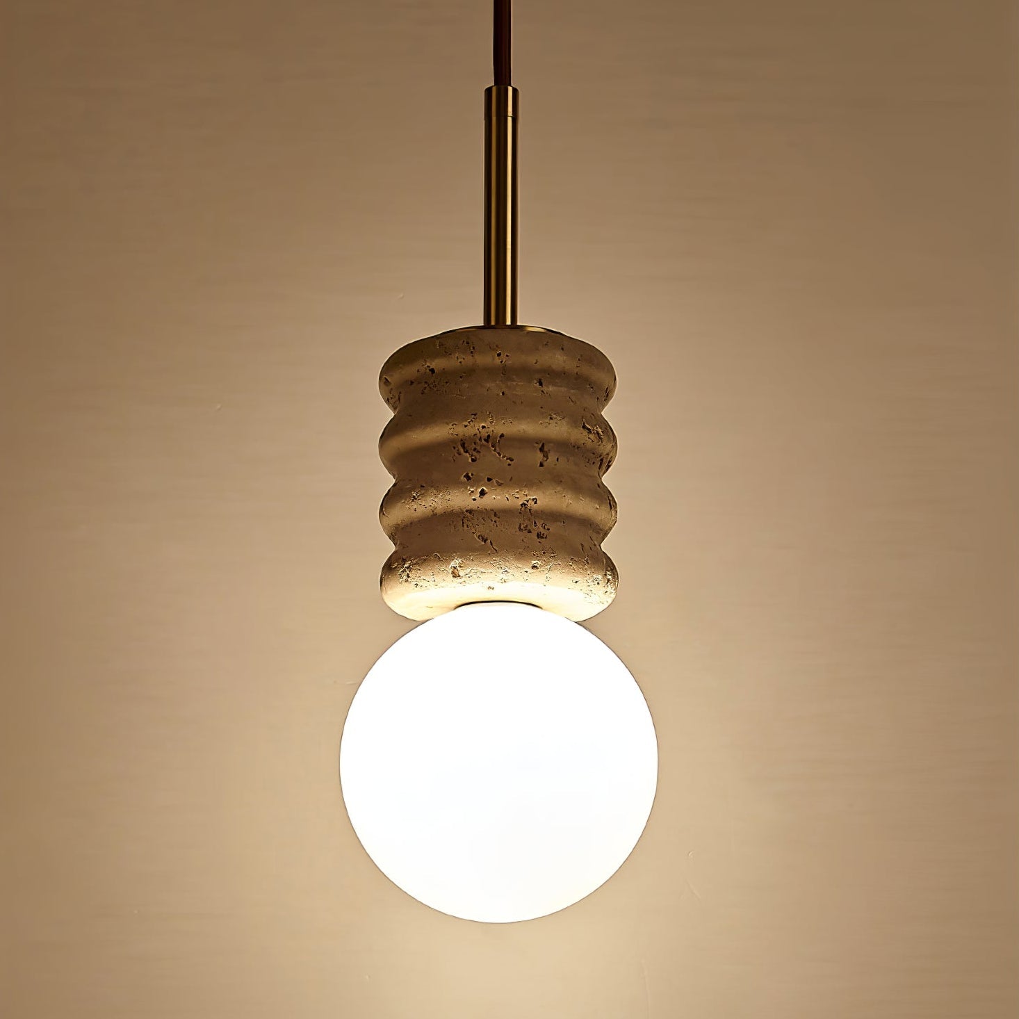 Suspension moderne Herman en Travertin jaune et blanc