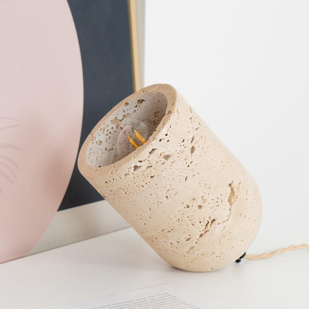 Lampe à poser moderne Faber en Travertin jaune