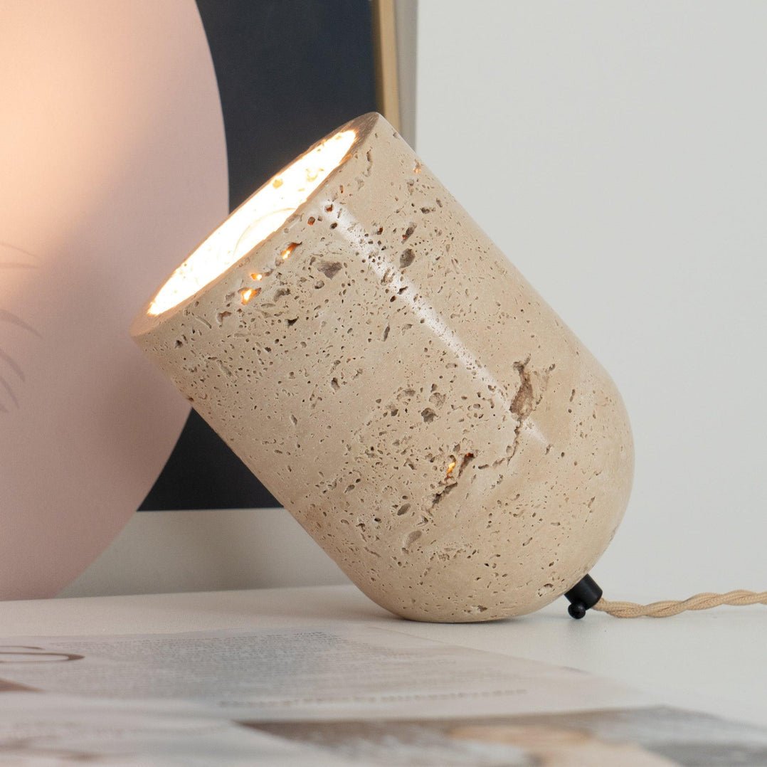 Lampe à poser moderne Faber en Travertin jaune