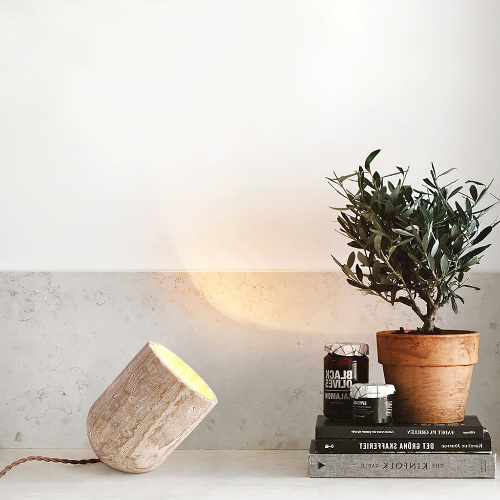 Lampe à poser moderne Faber en Travertin jaune