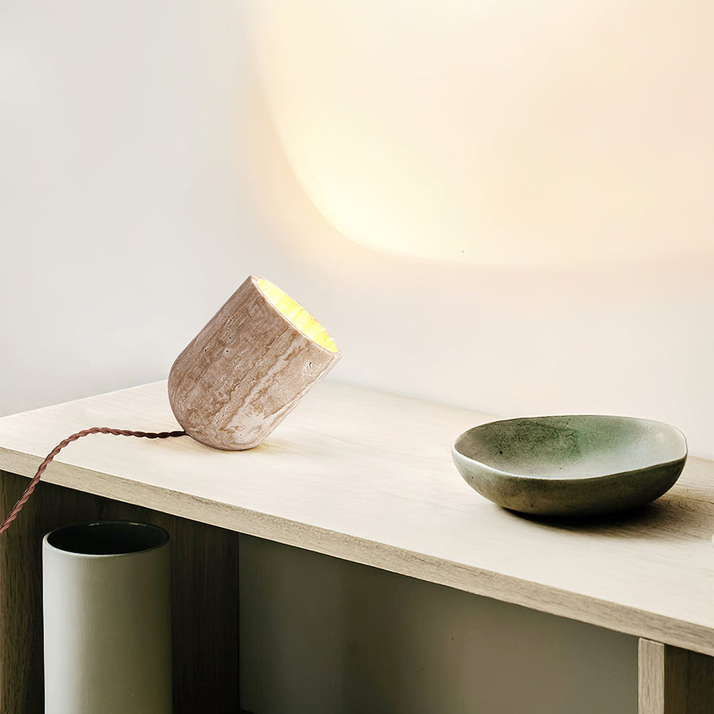 Lampe à poser moderne Faber en Travertin jaune
