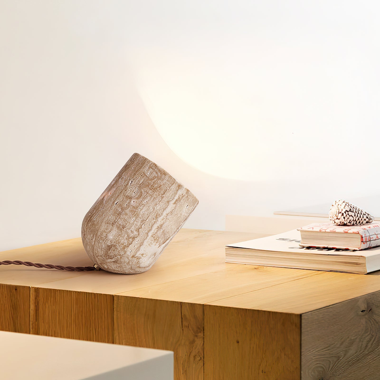 Lampe à poser moderne Faber en Travertin jaune