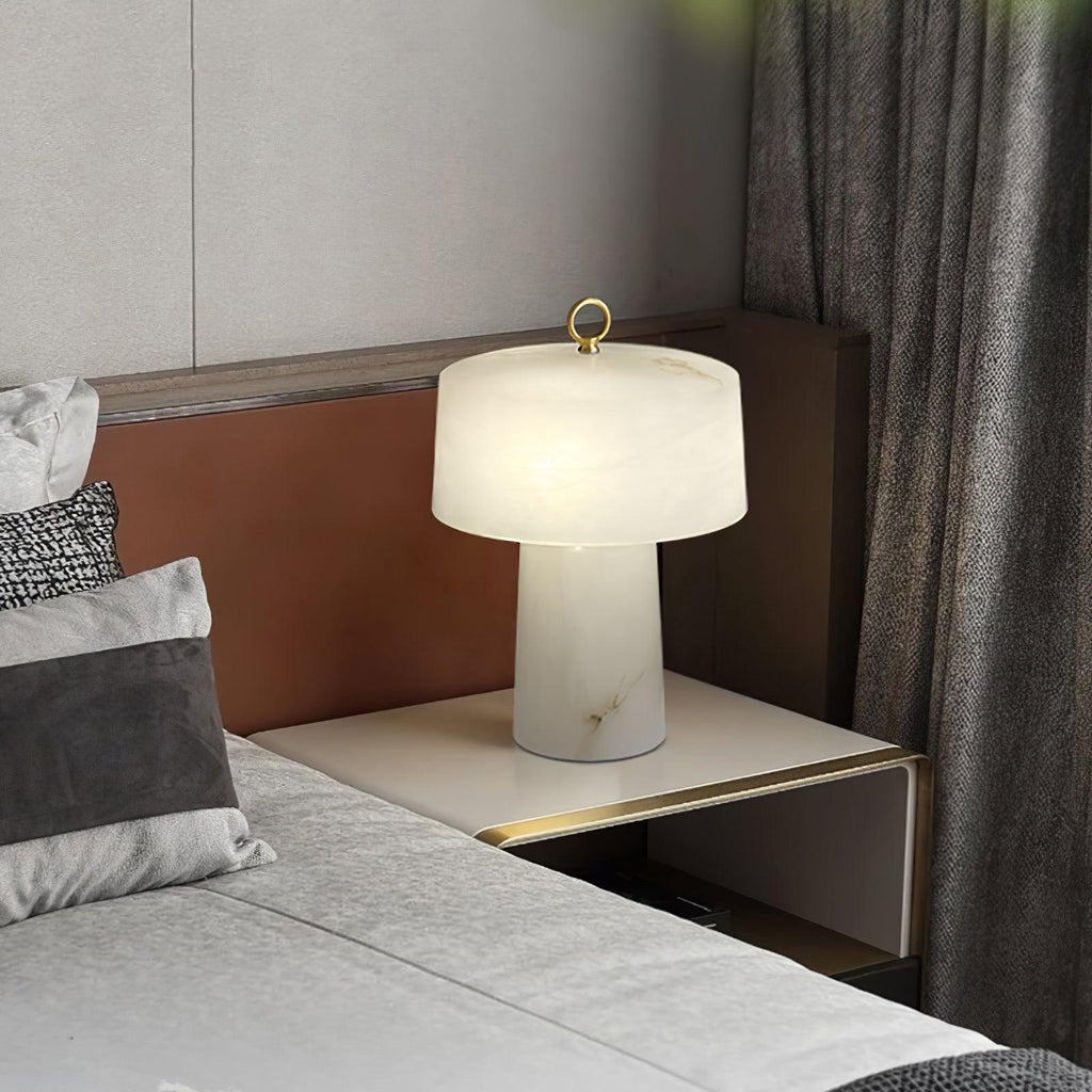 Lampe à poser moderne Walden en Albâtre Blanc et laiton
