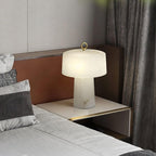 Lampe à poser moderne Walden en Albâtre Blanc et laiton