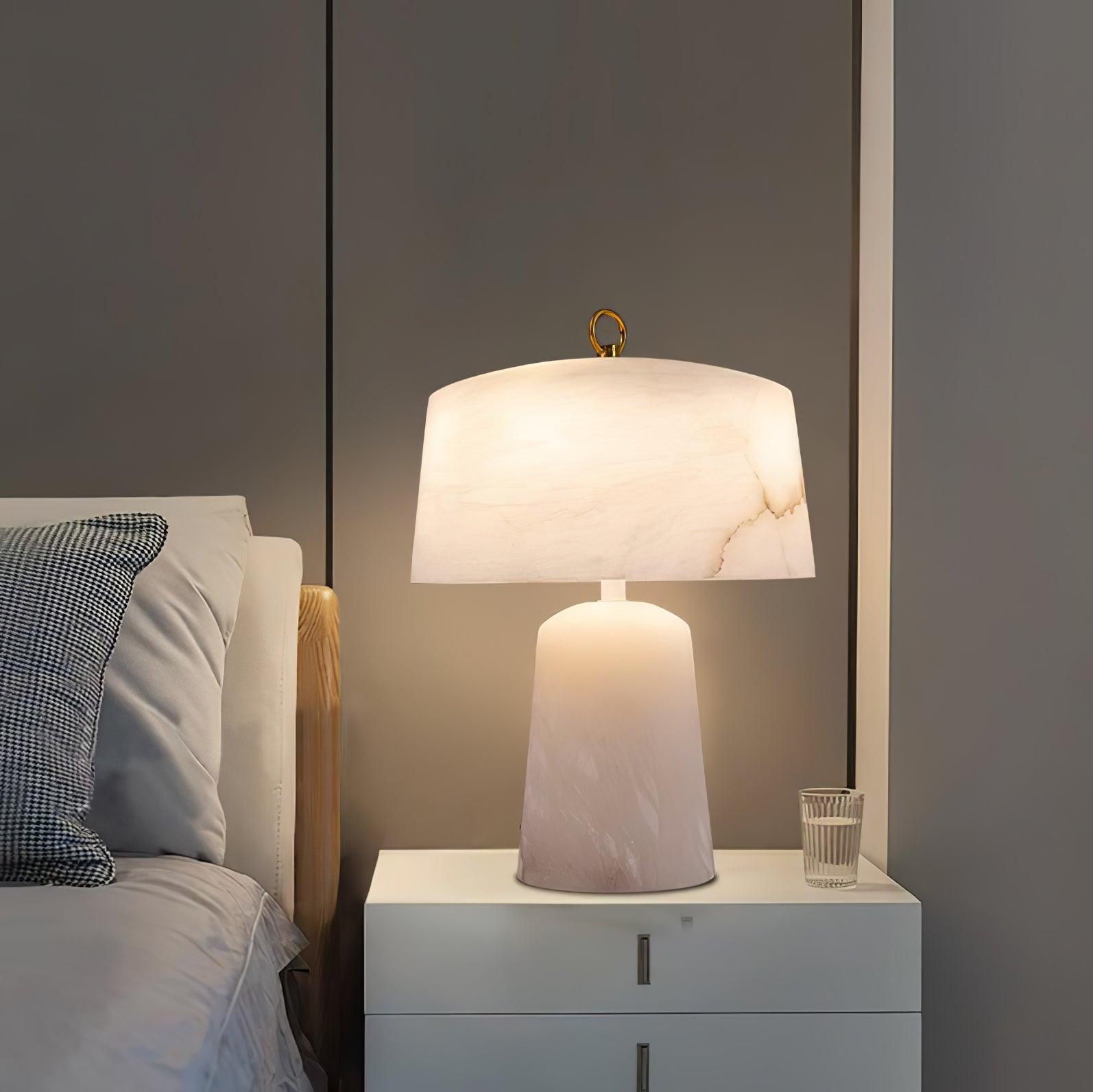 Lampe à poser moderne Walden en Albâtre Blanc et laiton