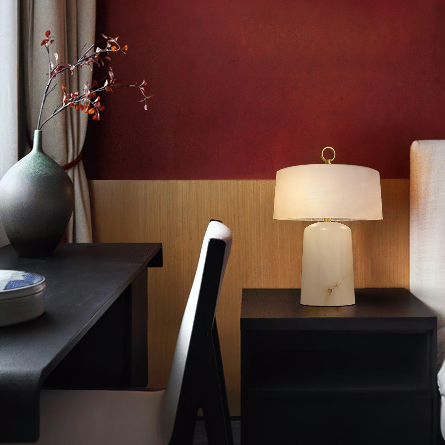 Lampe à poser moderne Walden en Albâtre Blanc et laiton