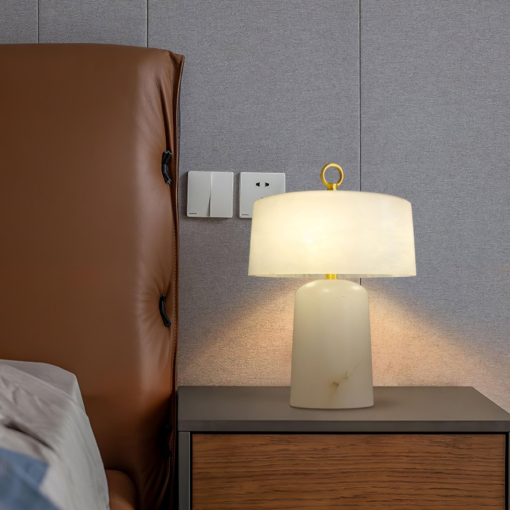 Lampe à poser moderne Walden en Albâtre Blanc et laiton