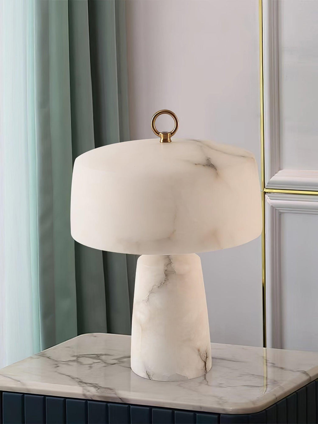 Lampe à poser moderne Walden en Albâtre Blanc et laiton