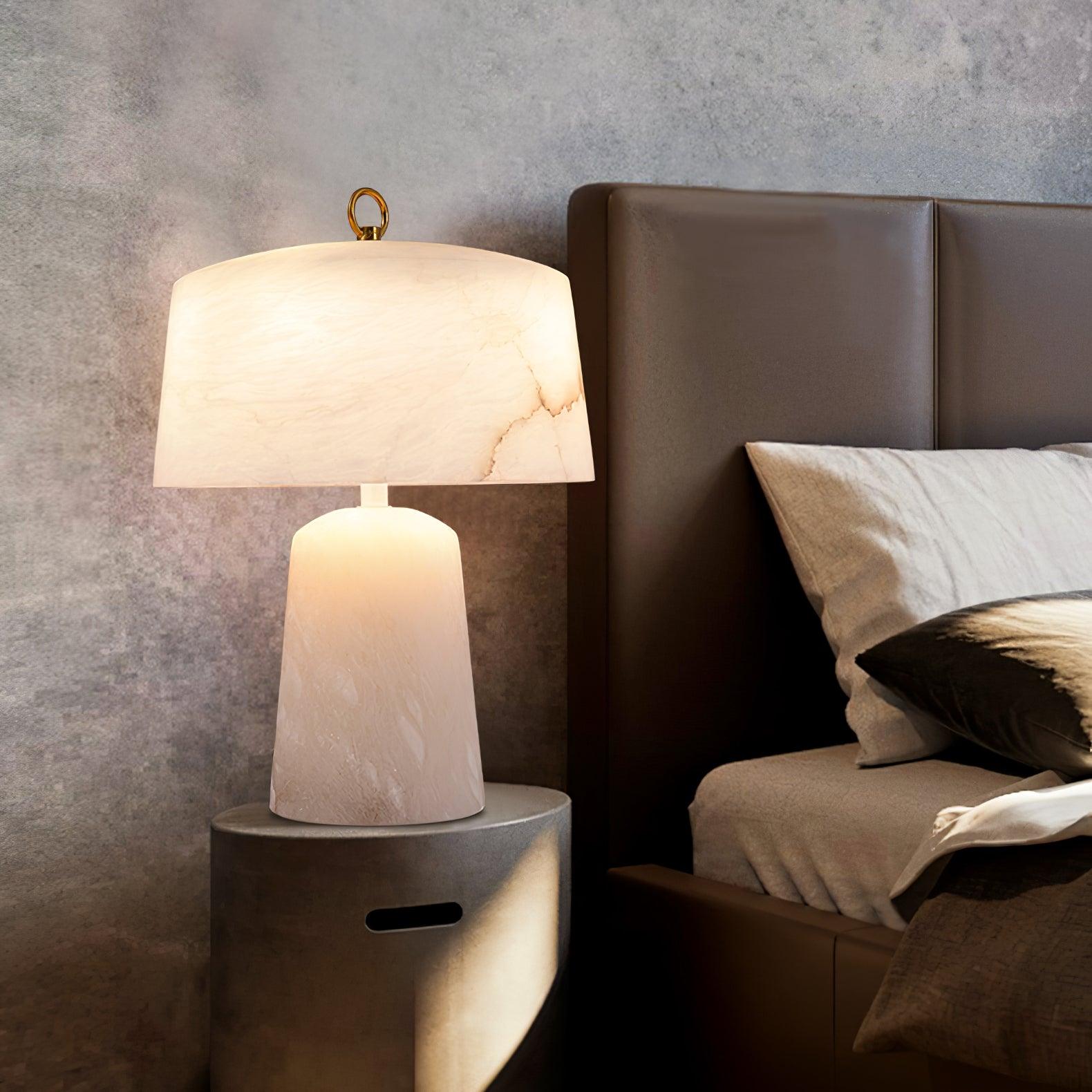 Lampe à poser moderne Walden en Albâtre Blanc et laiton