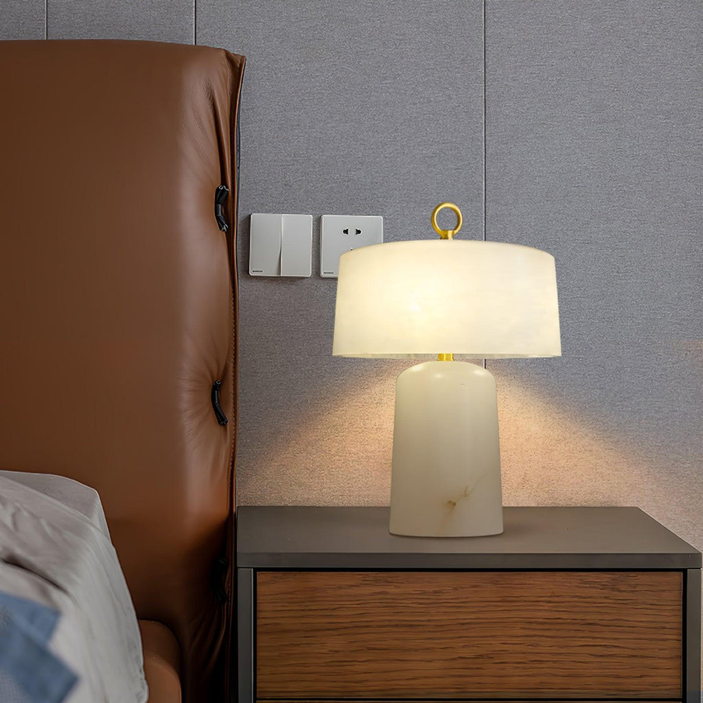 Lampe à poser moderne Walden en Albâtre Blanc et laiton
