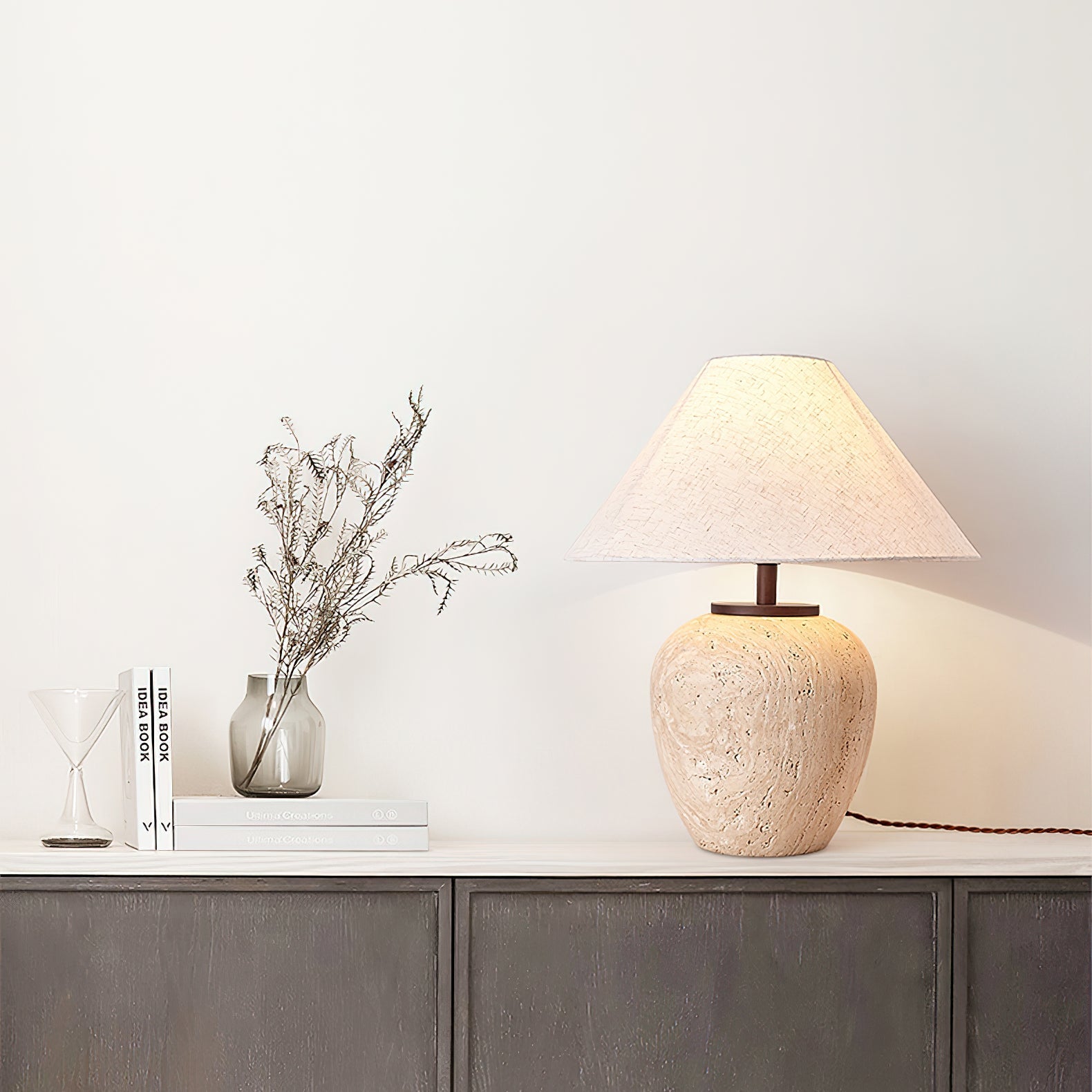 Lampe à poser moderne Vigbert en Travertin Beige et blanc