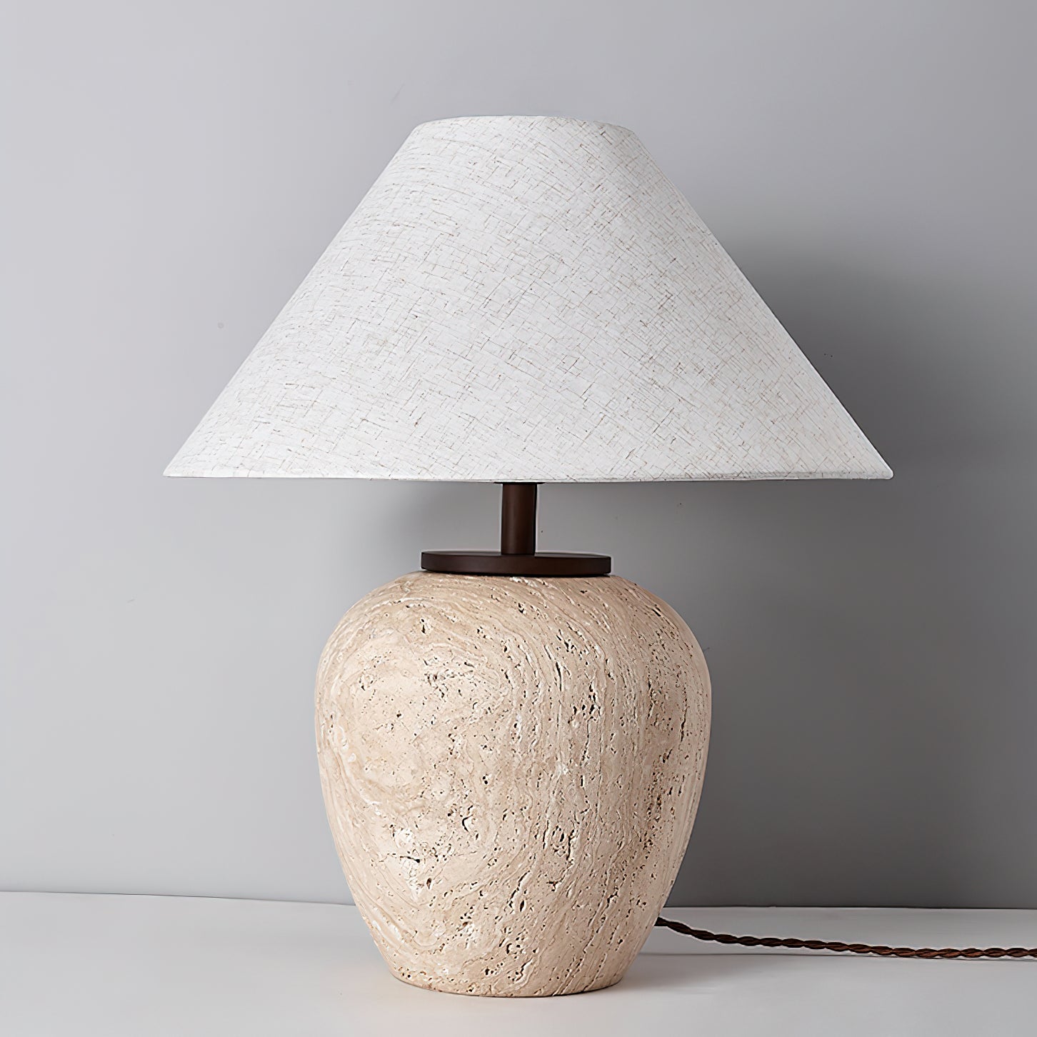 Lampe à poser moderne Vigbert en Travertin Beige et blanc