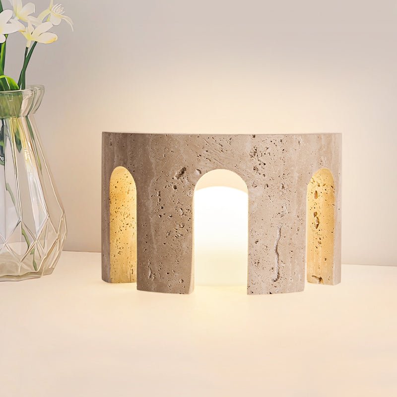 Lampe à poser moderne Jagger en pierre Travertin jaune et blanc