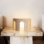 Lampe à poser moderne Jagger en pierre Travertin jaune et blanc