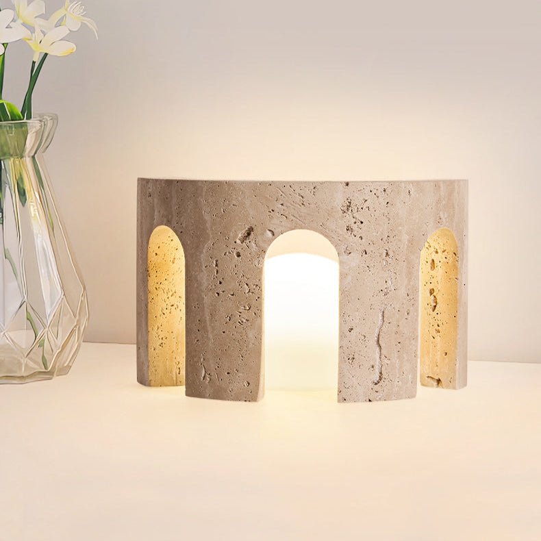 Lampe à poser moderne Jagger en pierre Travertin jaune et blanc