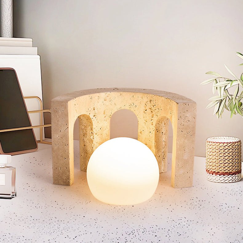 Lampe à poser moderne Jagger en pierre Travertin jaune et blanc