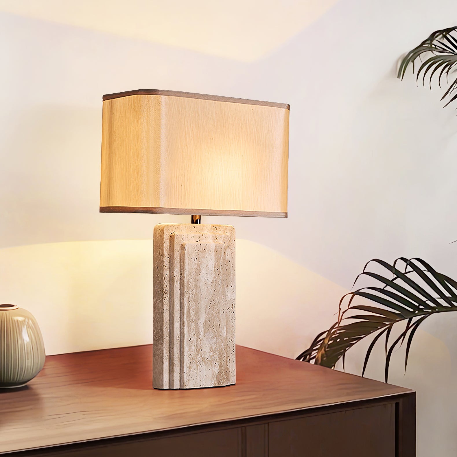 Lampe à poser moderne Cleon en Travertin jaune et beige