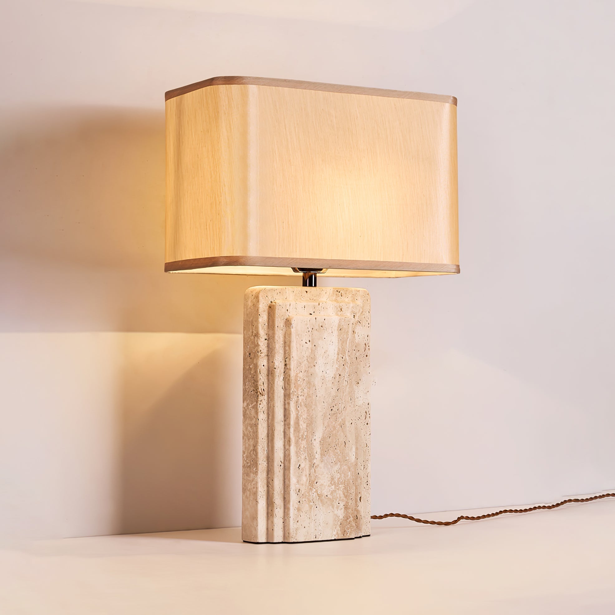 Lampe à poser moderne Cleon en Travertin jaune et beige