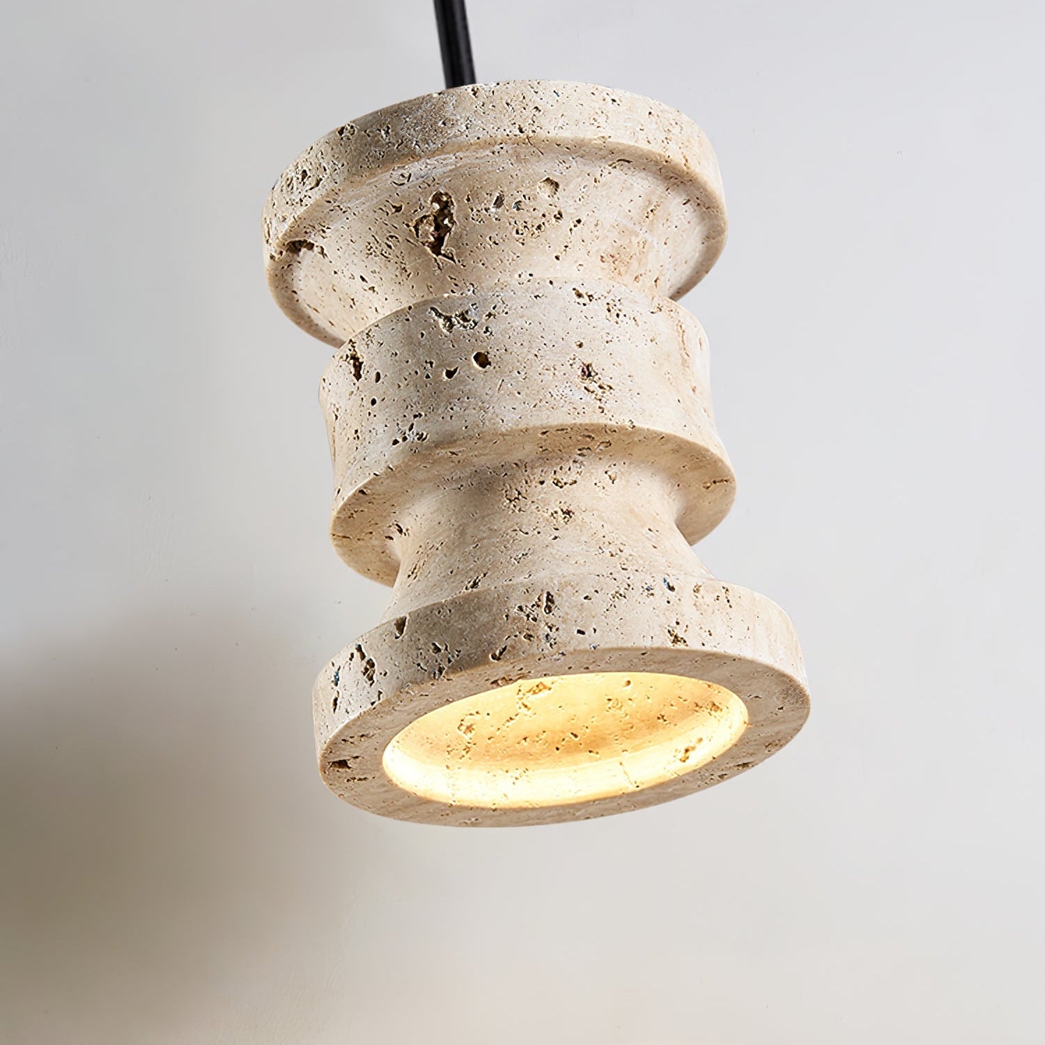 Suspension moderne Herluf en Travertin jaune