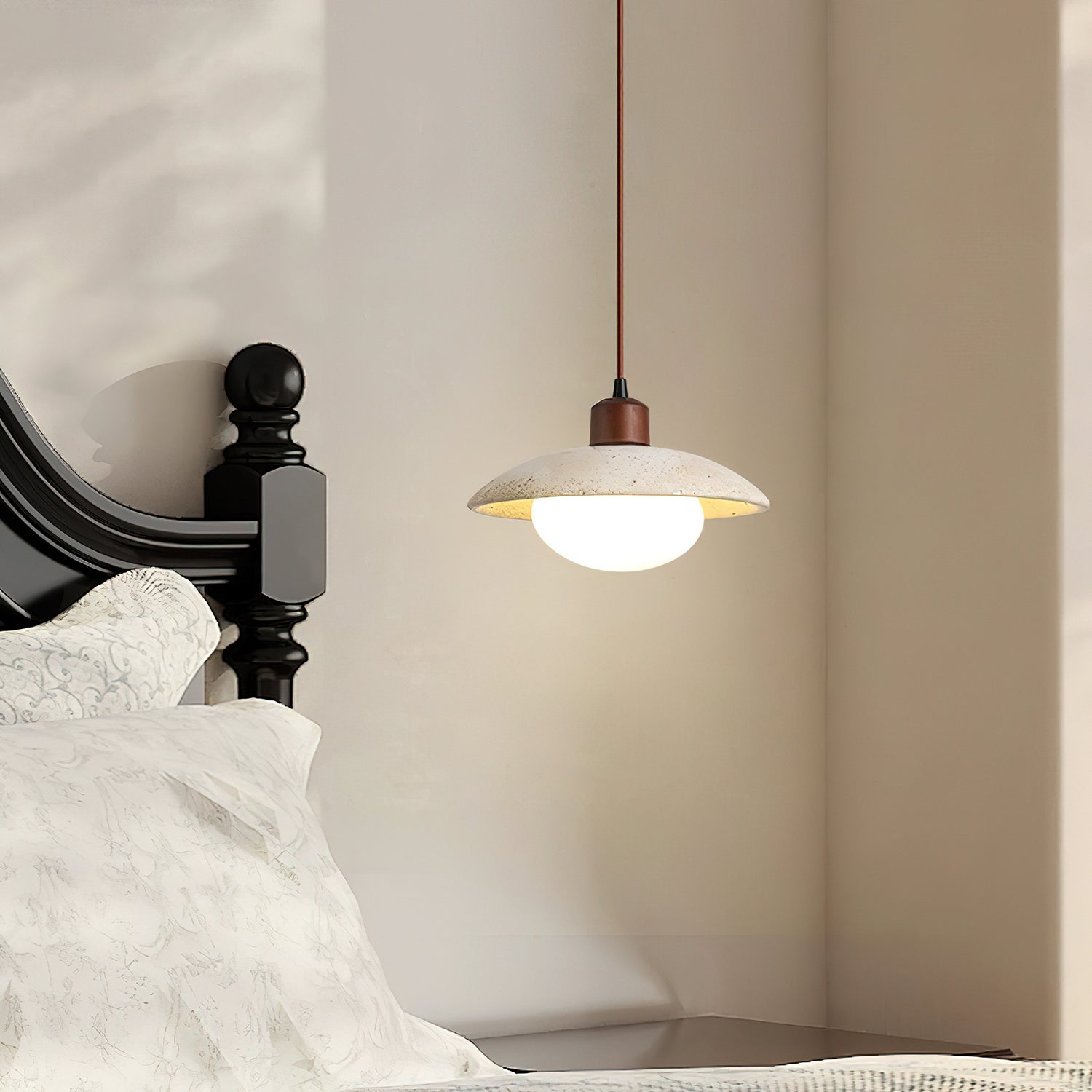 Suspension moderne Damek en Noyer et travertin jaune