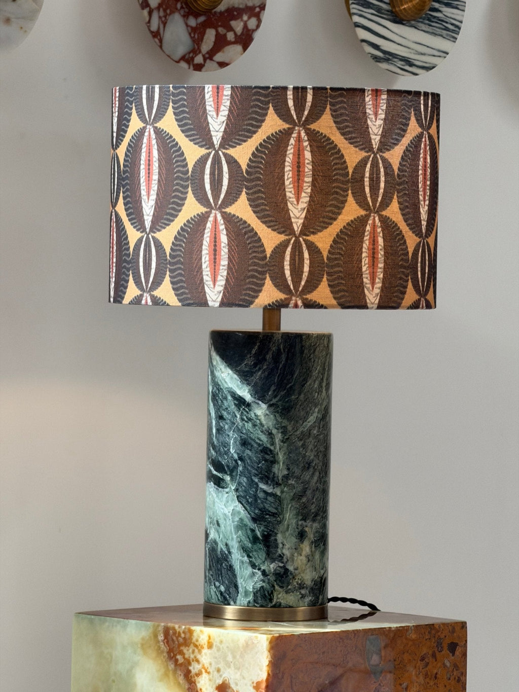 Lampe à poser moderne Hob en pierre, Travertin Vert marbre et beige