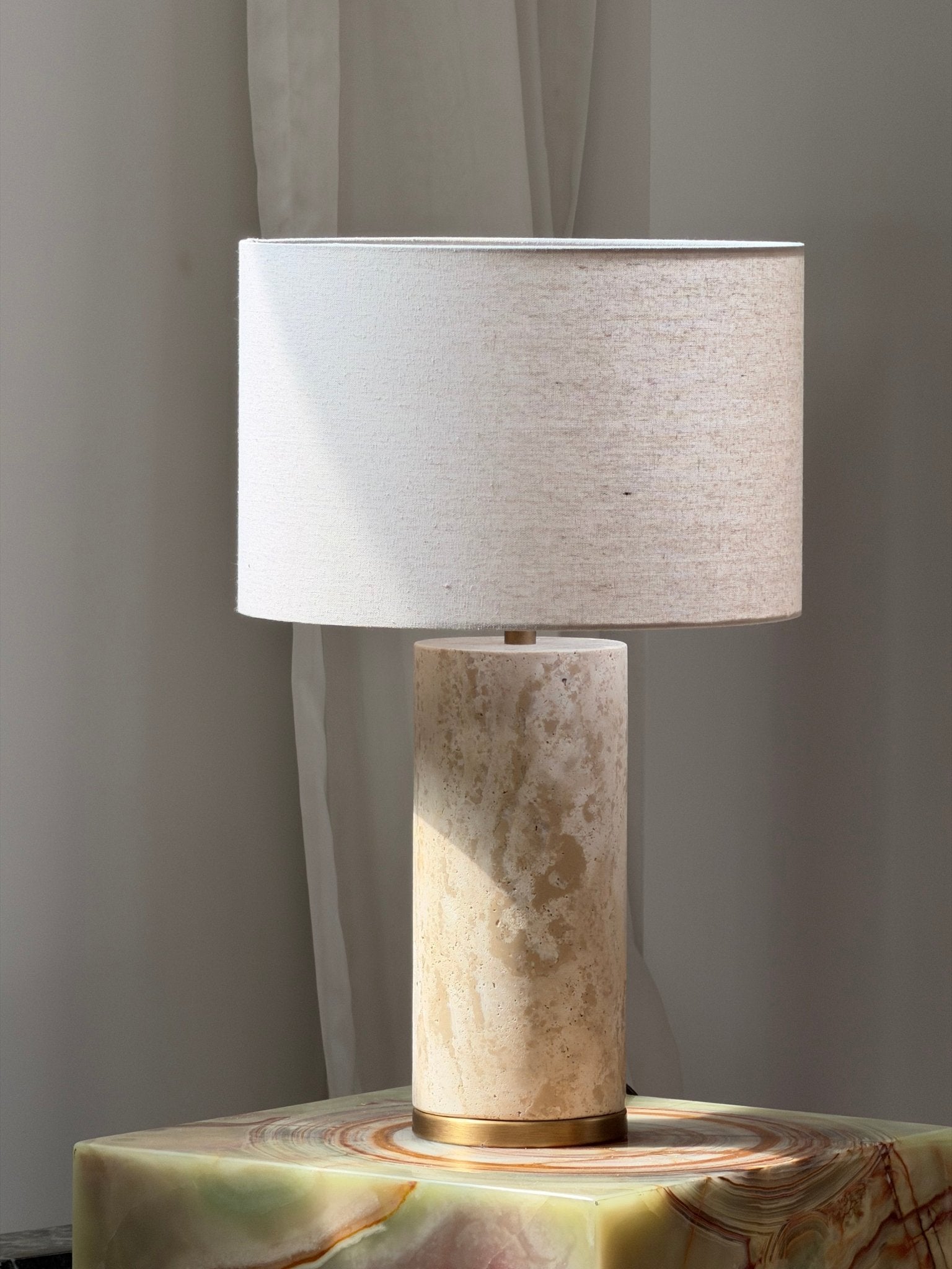 Lampe à poser moderne Hob en pierre, Travertin Vert marbre et beige