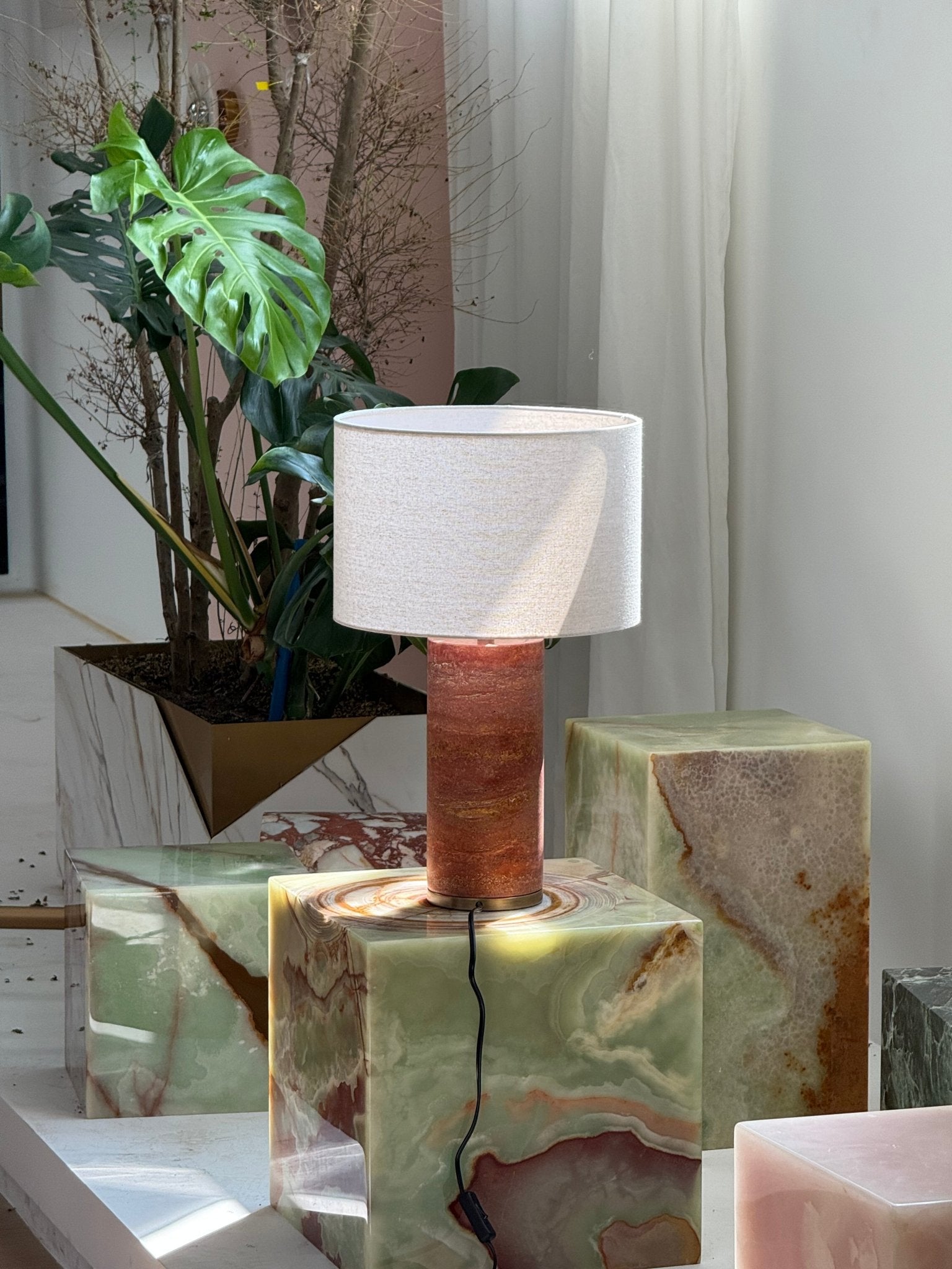 Lampe à poser moderne Hob en pierre, Travertin Vert marbre et beige