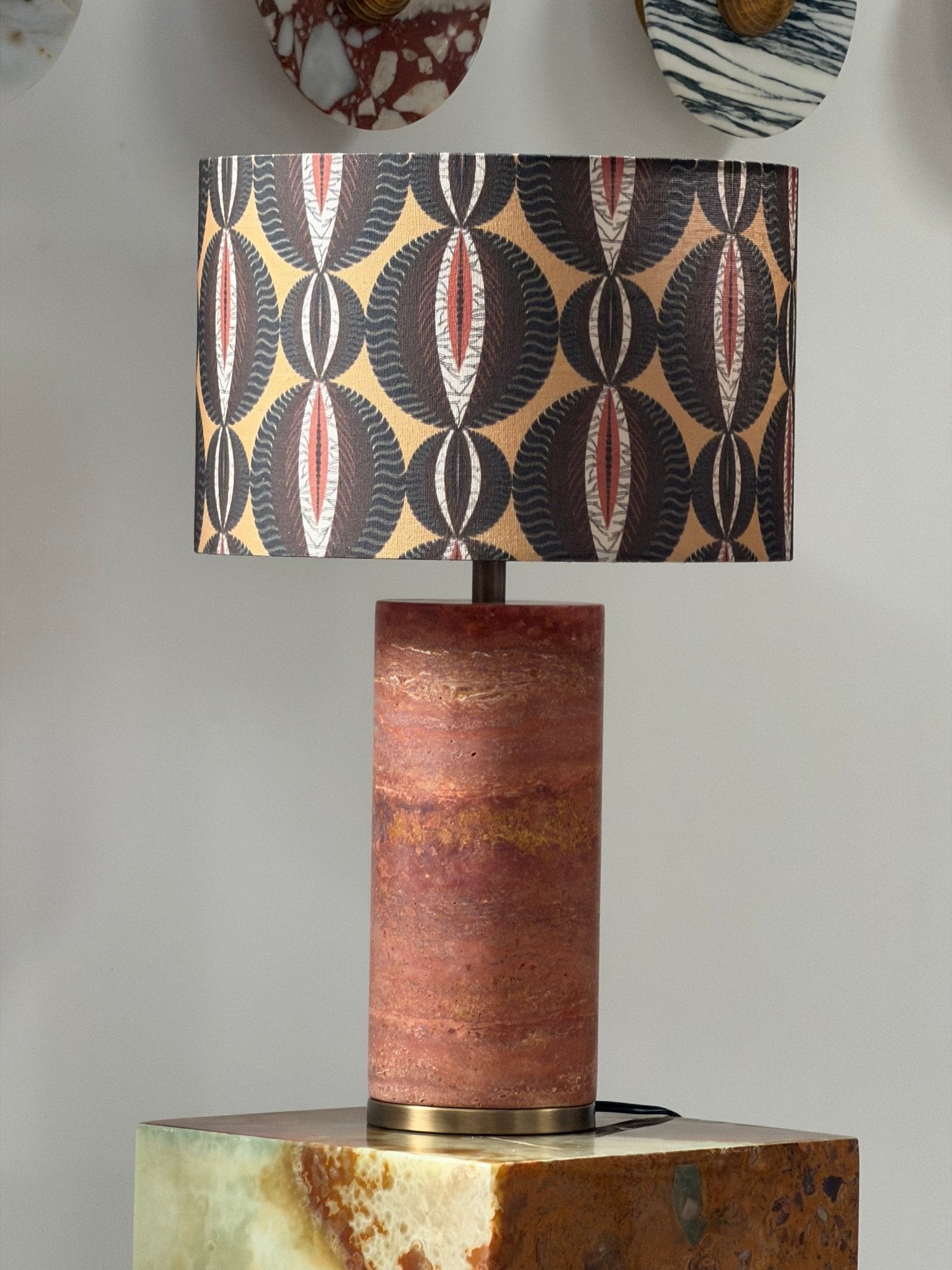 Lampe à poser moderne Hob en pierre, Marbre Travertin jaune et noir