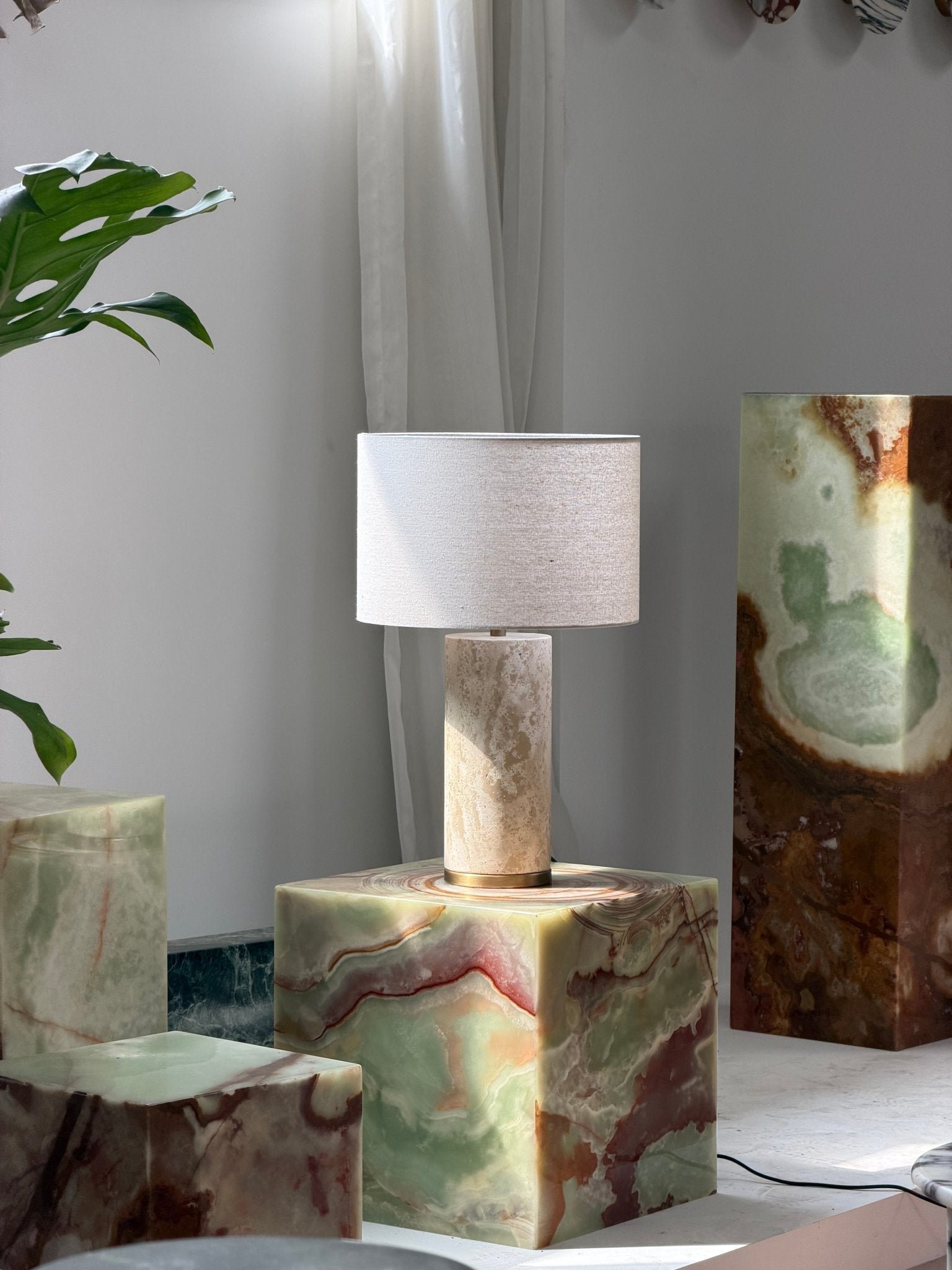Lampe à poser moderne Hob en pierre, Travertin Vert marbre et beige