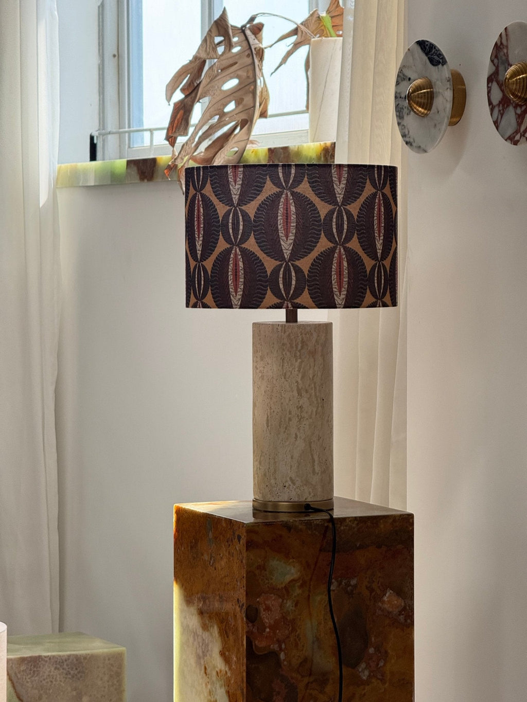 Lampe à poser moderne Hob en pierre, Travertin Vert marbre et beige