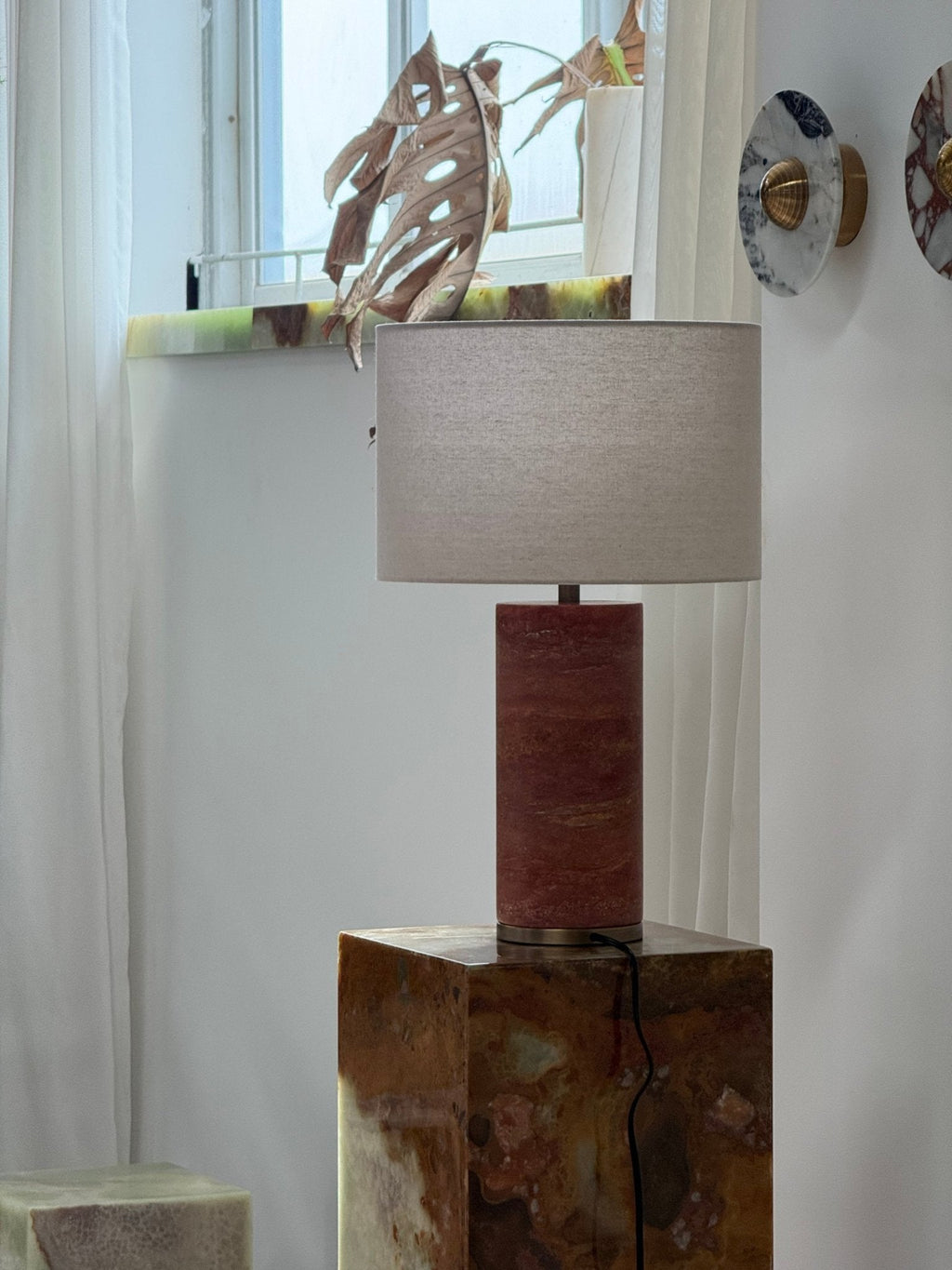 Lampe à poser moderne Hob en pierre, Travertin Vert marbre et beige