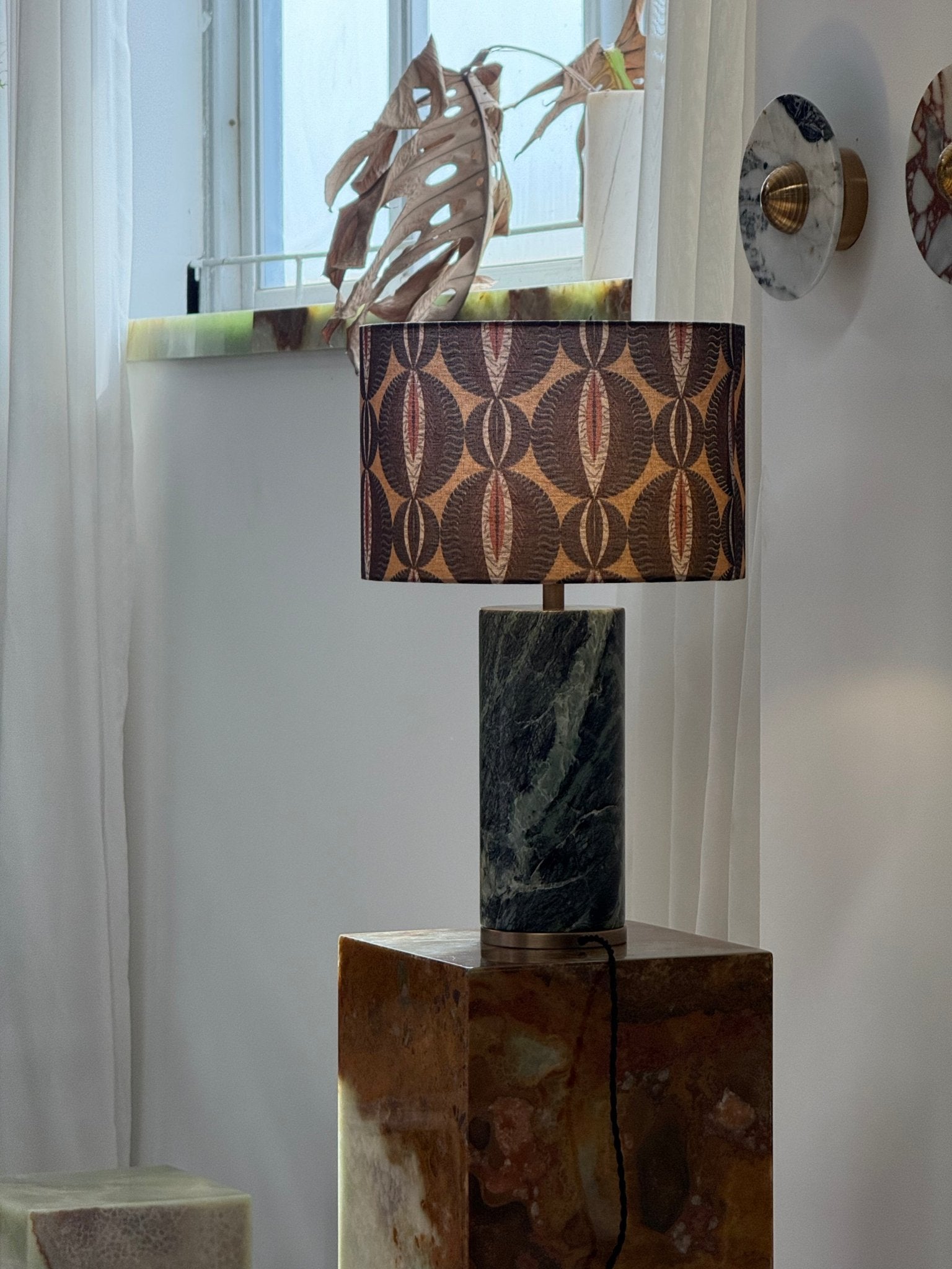 Lampe à poser moderne Hob en pierre, Marbre Travertin jaune et beige