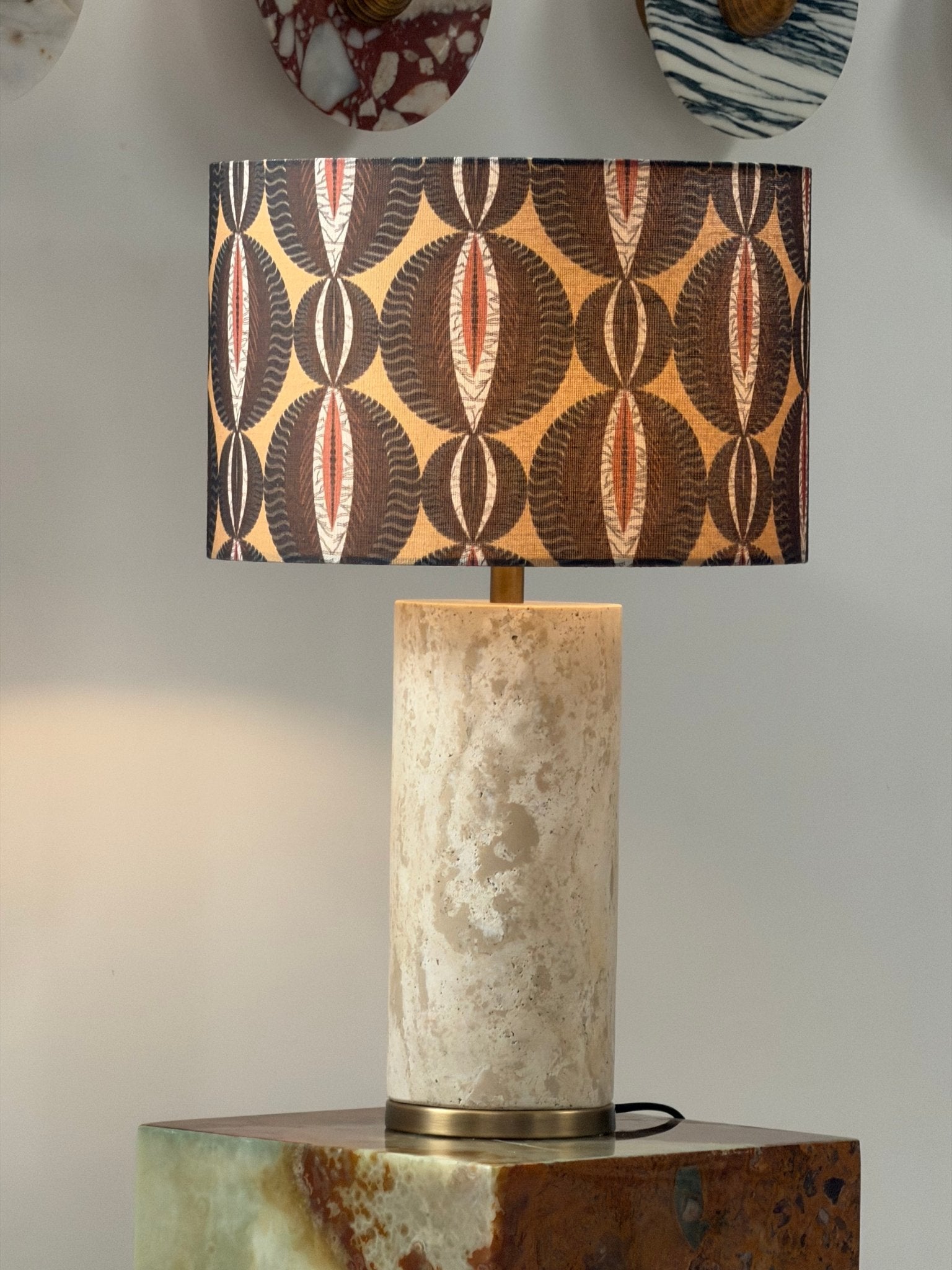 Lampe à poser moderne Hob en pierre, Marbre Travertin jaune et beige