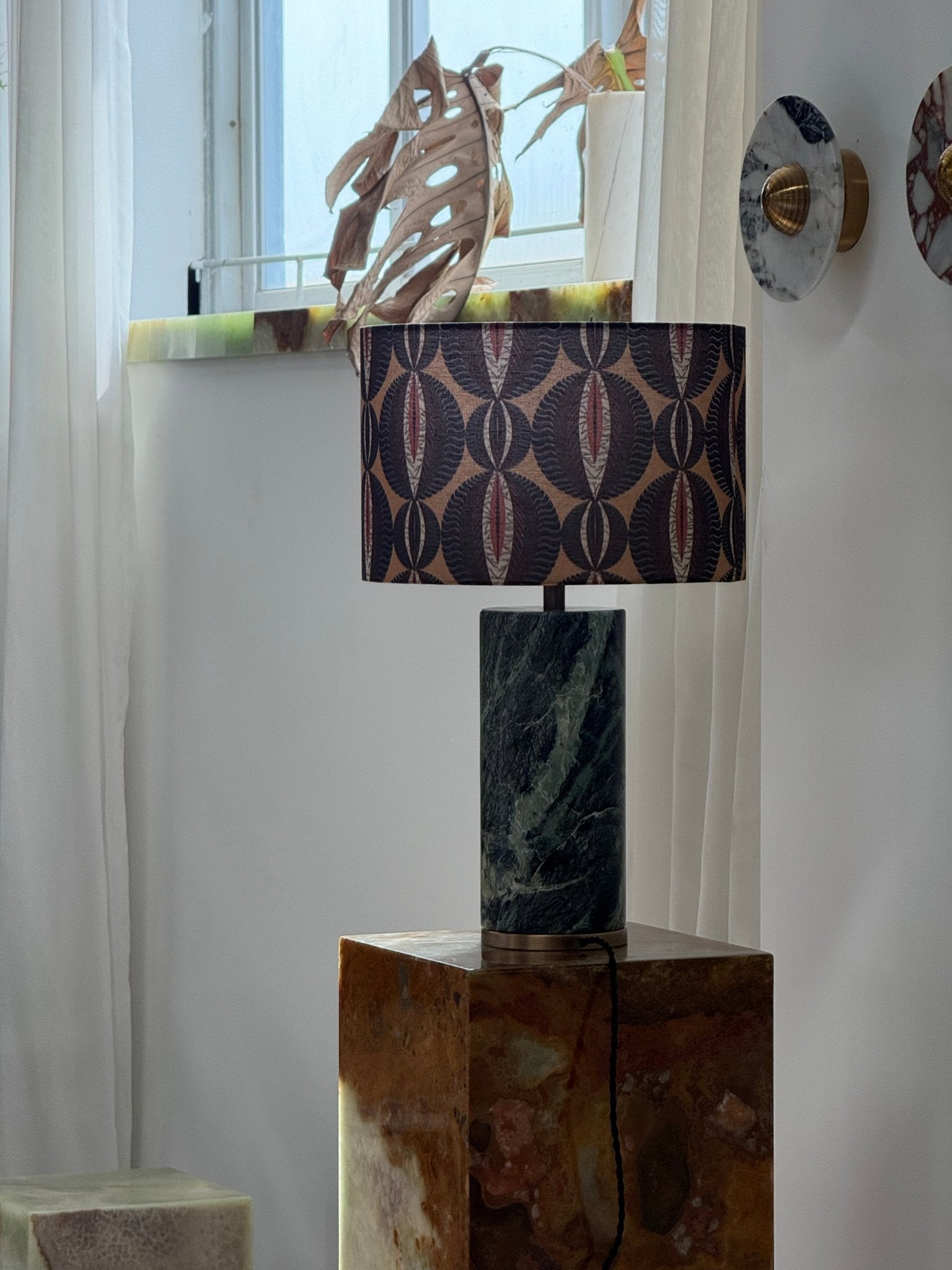 Lampe à poser moderne Hob en pierre, Travertin Vert marbre et beige