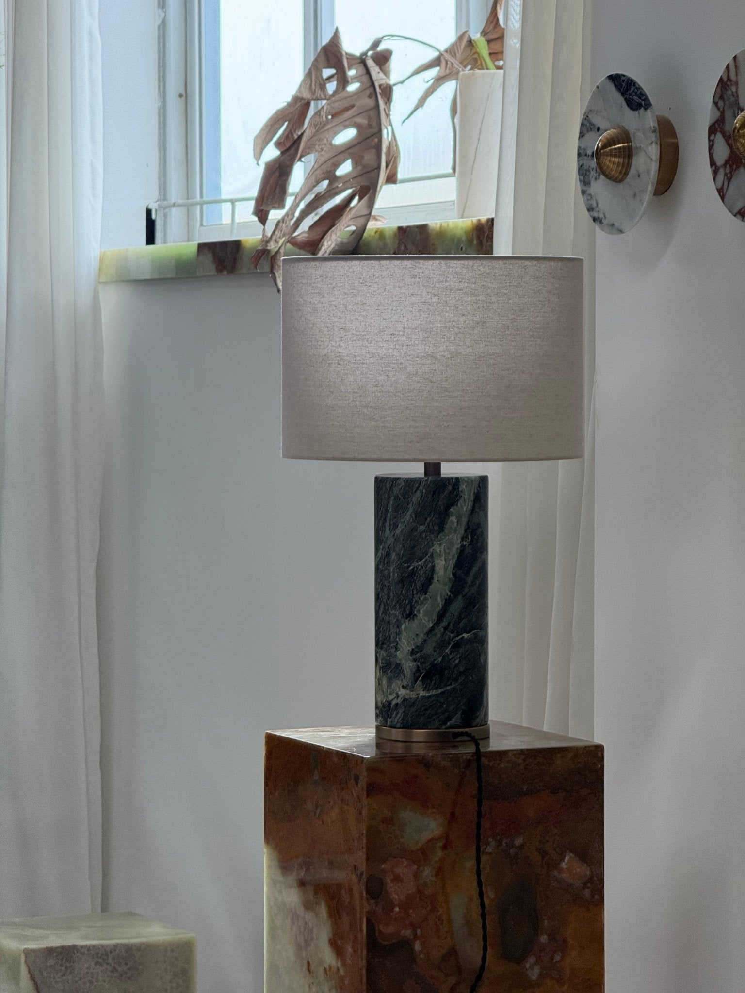Lampe à poser moderne Hob en pierre, Travertin Vert marbre et beige