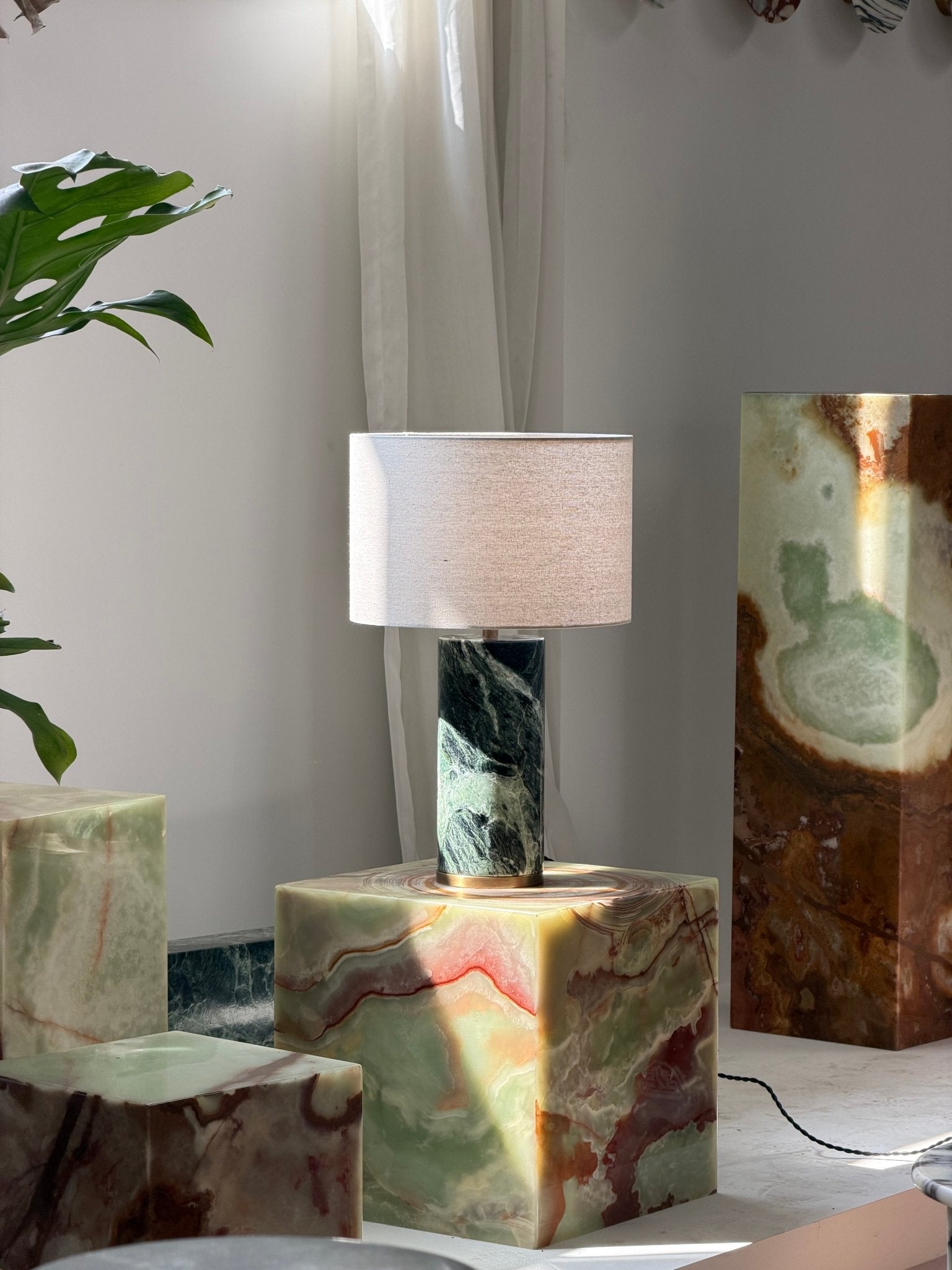 Lampe à poser moderne Hob en pierre, Marbre Rouge travertin et beige