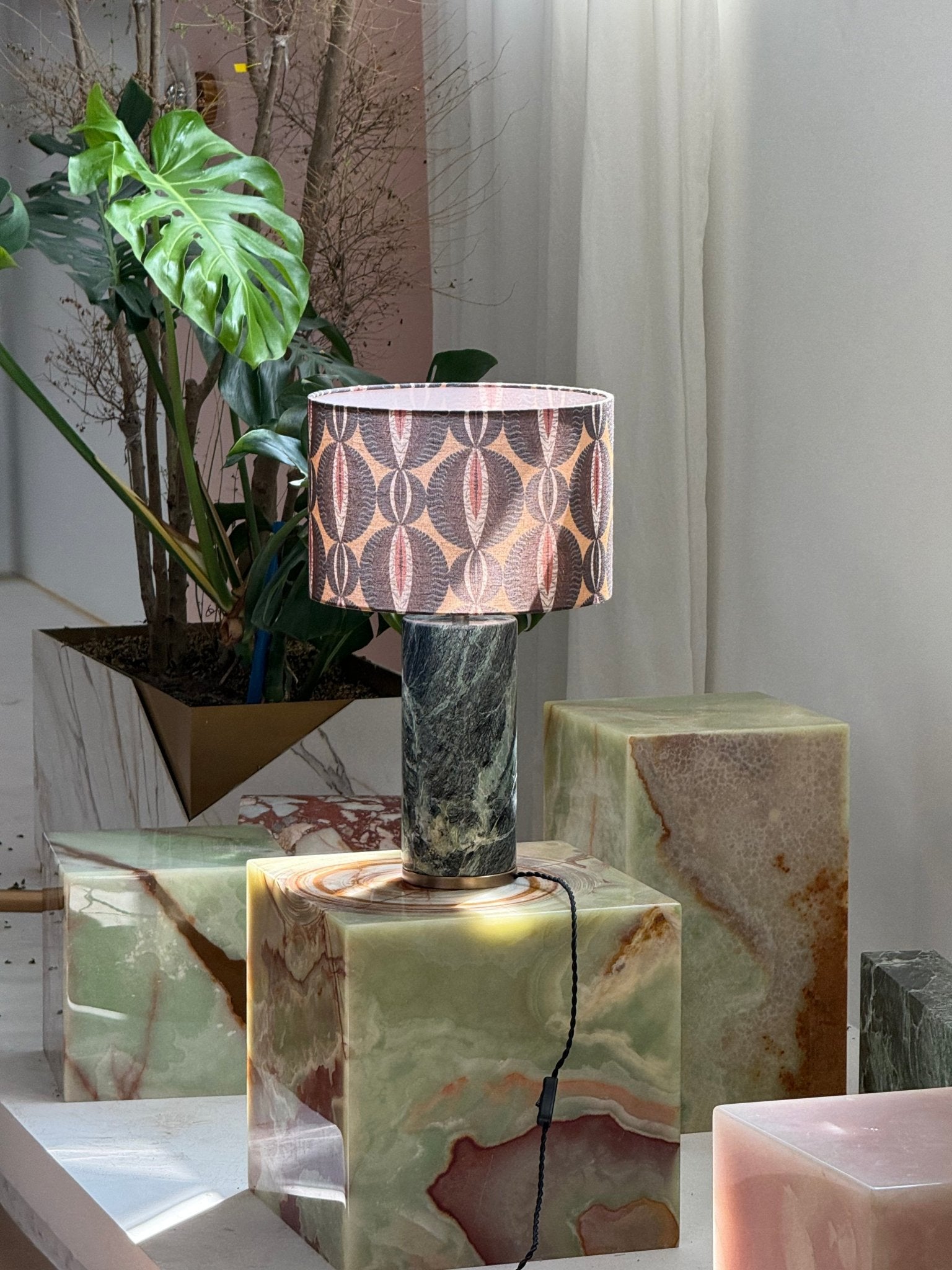 Lampe à poser moderne Hob en pierre, Travertin Vert marbre et noir