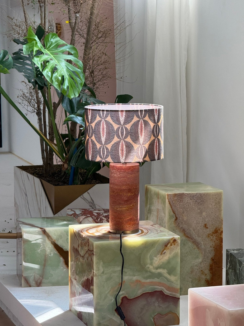 Lampe à poser moderne Hob en pierre, Travertin Vert marbre et beige