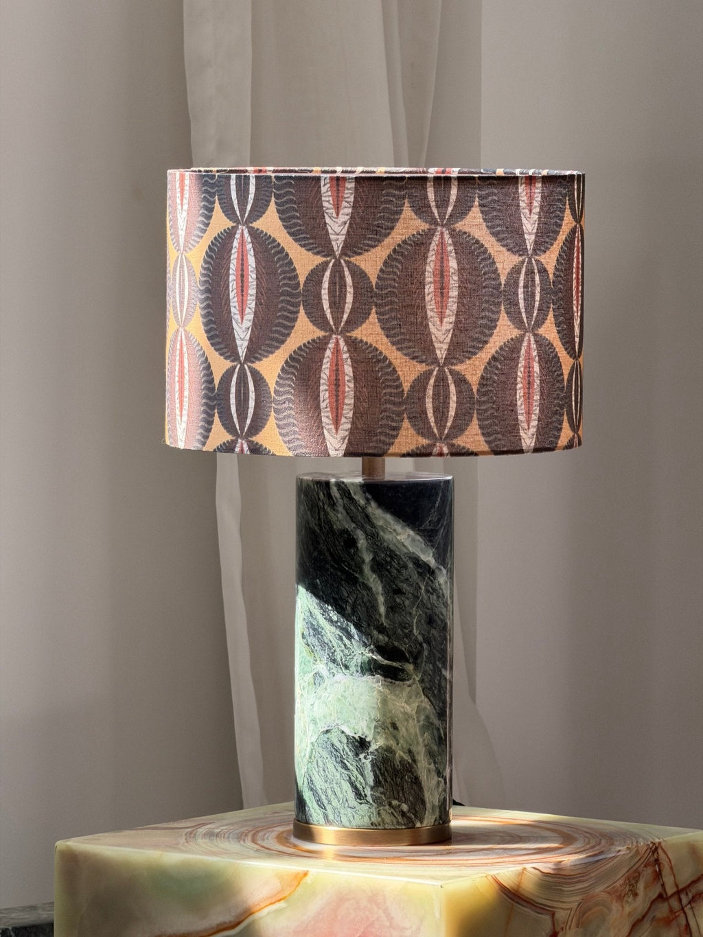 Lampe à poser moderne Hob en pierre, Travertin Vert marbre et beige