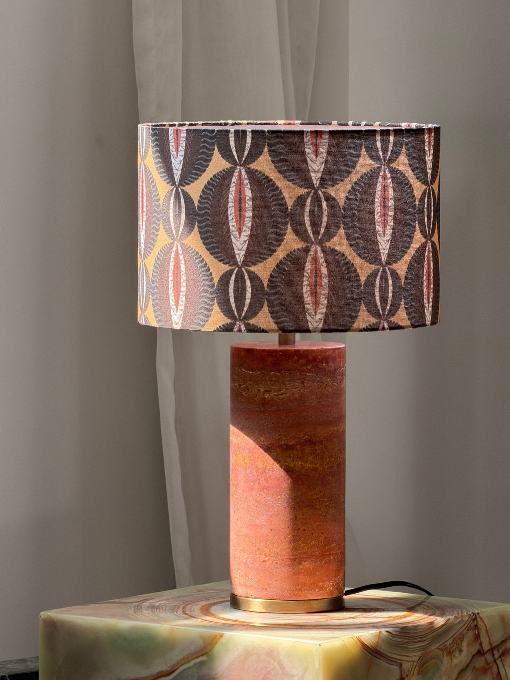 Lampe à poser moderne Hob en pierre, Travertin Vert marbre et beige